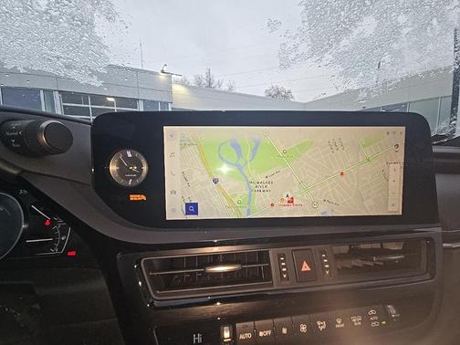 2023 Lexus ES 300h Ultra Luxury