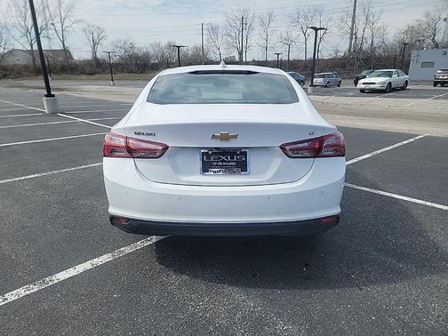 Summit White 2024 Chevrolet Malibu FWD 2LT