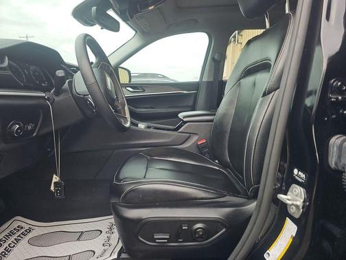 Diamond Black Crystal Pearlcoat 2023 Jeep Grand Cherokee Limited
