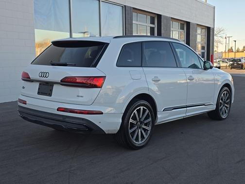 2023 Audi Q7 45 Premium Plus