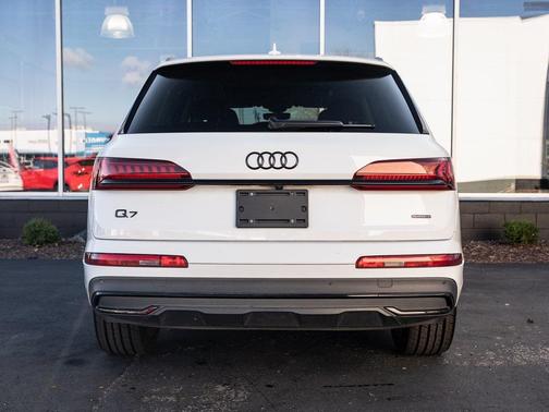 2023 Audi Q7 45 Premium Plus