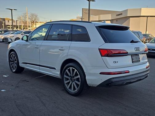 2023 Audi Q7 45 Premium Plus