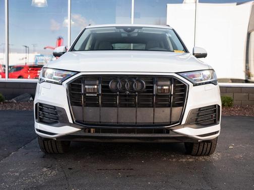 2023 Audi Q7 45 Premium Plus