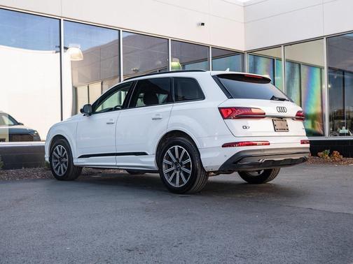 2023 Audi Q7 45 Premium Plus