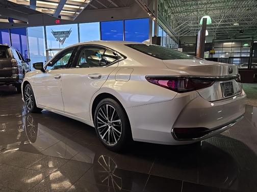 2024 Lexus ES 250 Base