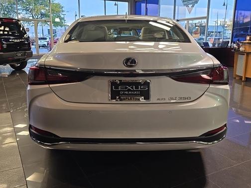 2024 Lexus ES 250 Base