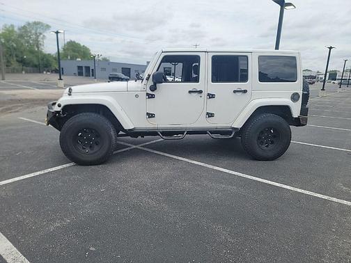 Bright White Clearcoat 2012 Jeep Wrangler Unlimited Sahara