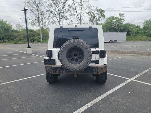 Bright White Clearcoat 2012 Jeep Wrangler Unlimited Sahara