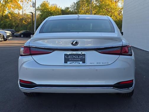 2023 Lexus ES 250 Base