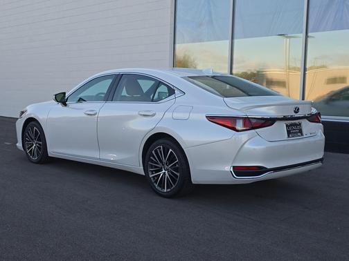 2023 Lexus ES 250 Base