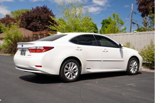 2015 Lexus ES 300h Base