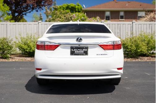 2015 Lexus ES 300h Base
