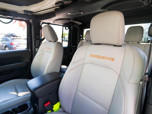 Black Clearcoat 2021 Jeep Gladiator Mojave 4x4