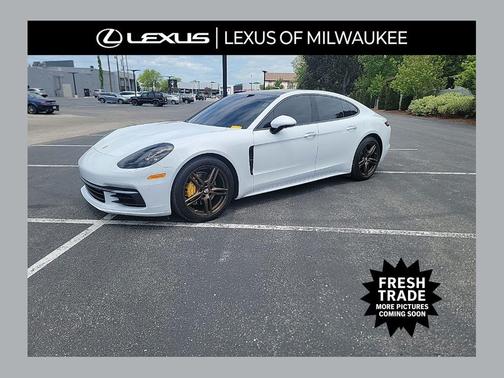 Carrara White Metallic 2018 Porsche Panamera 4