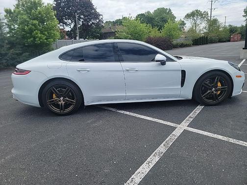 Carrara White Metallic 2018 Porsche Panamera 4
