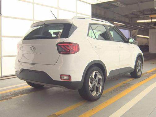 Lunar White 2025 Hyundai VENUE SEL
