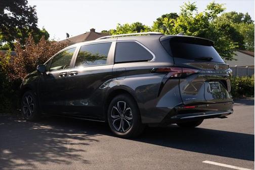 2025 Toyota Sienna Platinum 7 Passenger