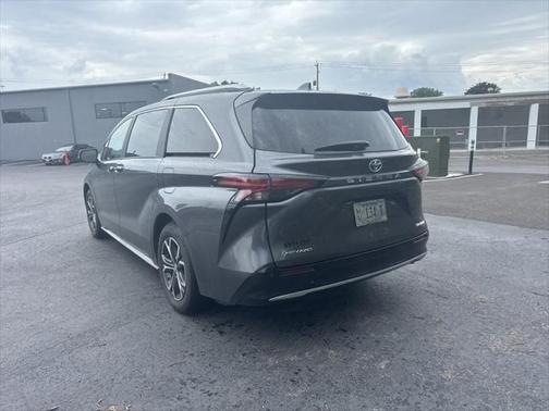 2025 Toyota Sienna Platinum 7 Passenger