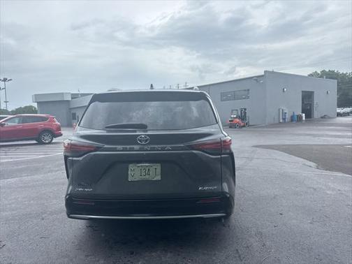 2025 Toyota Sienna Platinum 7 Passenger