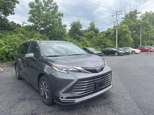 2025 Toyota Sienna Platinum 7 Passenger