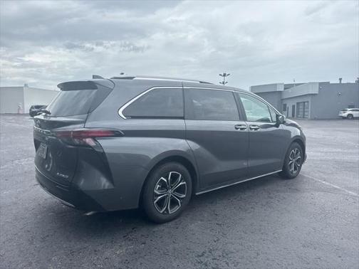 2025 Toyota Sienna Platinum 7 Passenger