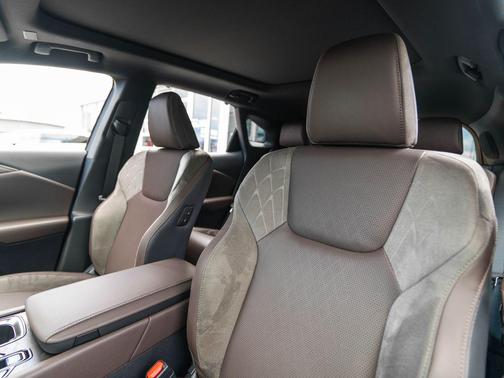 Iridium 2026 Lexus RX 450h+ Base