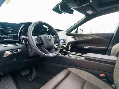 Iridium 2026 Lexus RX 450h+ Base