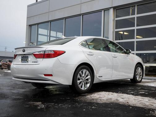 2014 Lexus ES 300h Base