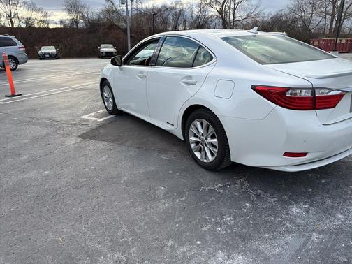 2014 Lexus ES 300h Base