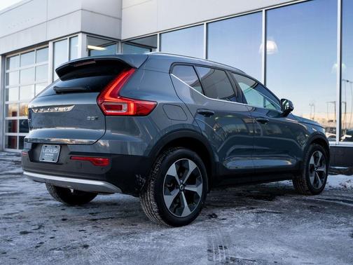 2023 Volvo XC40 B5 Plus Bright Theme
