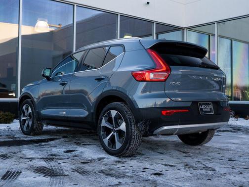 2023 Volvo XC40 B5 Plus Bright Theme