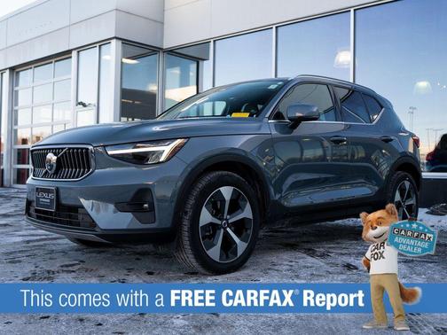 2023 Volvo XC40 B5 Plus Bright Theme