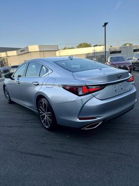 2023 Lexus ES 350 Base