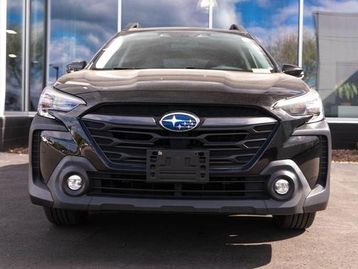 Crystal Black Silica 2024 Subaru Outback Premium