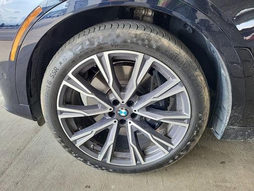 2022 BMW X7 M50i