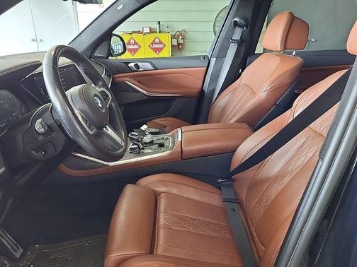 2022 BMW X7 M50i