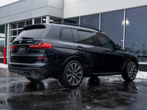 2022 BMW X7 M50i