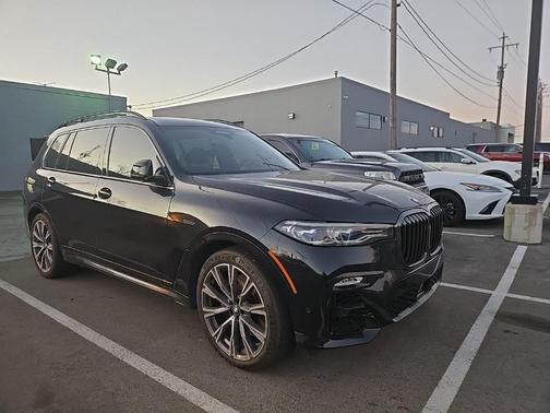 2022 BMW X7 M50i