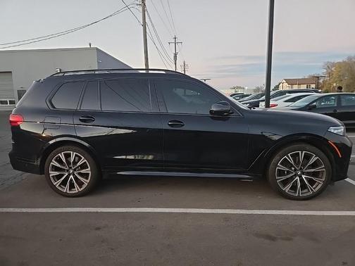 2022 BMW X7 M50i