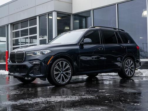 2022 BMW X7 M50i