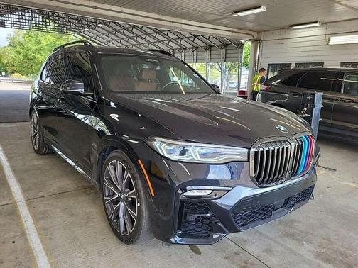 2022 BMW X7 M50i