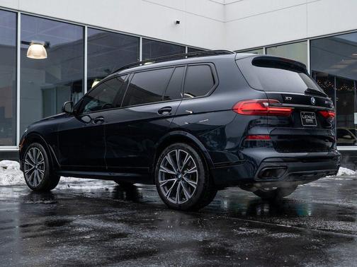 2022 BMW X7 M50i