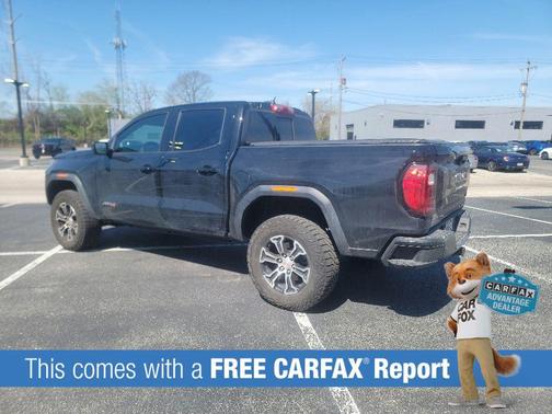 Onyx Black 2023 GMC Canyon AT4