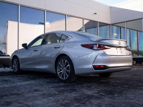 2020 Lexus ES 300h Base