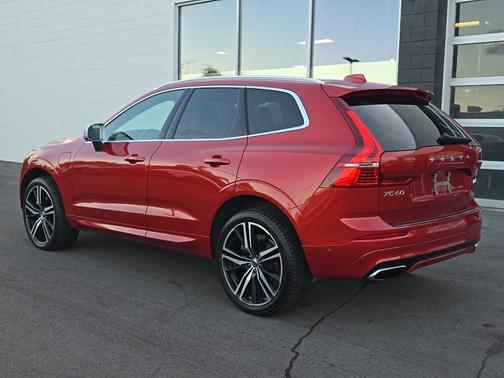 2019 Volvo XC60 Recharge Plug-In Hybrid T8 R-Design