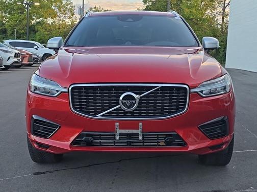 2019 Volvo XC60 Recharge Plug-In Hybrid T8 R-Design