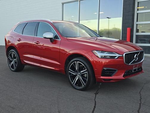 2019 Volvo XC60 Recharge Plug-In Hybrid T8 R-Design