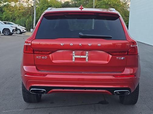 2019 Volvo XC60 Recharge Plug-In Hybrid T8 R-Design