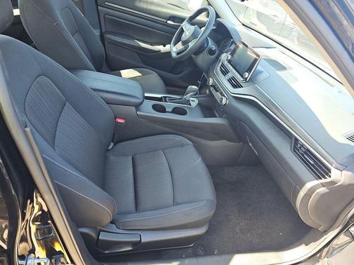 Super Black 2025 Nissan Altima 2.5 SV