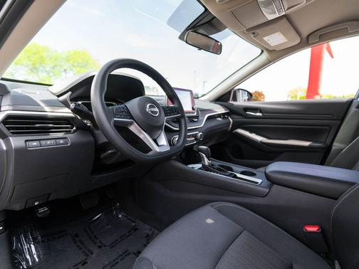 Super Black 2025 Nissan Altima 2.5 SV